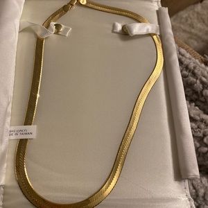 Aurafin signed 18 inch flat herringbone 14kt Italy necklace